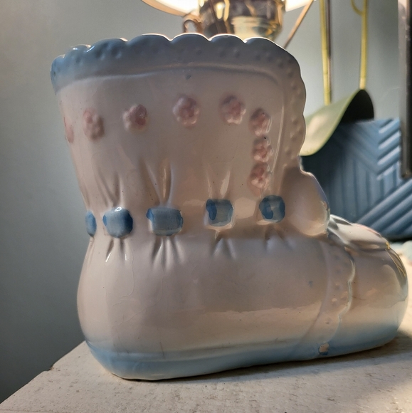 Vintage 1983 My-Neil Ceramic Baby Blue, White & Pink Booties Nursery Planter - Picture 6 of 6